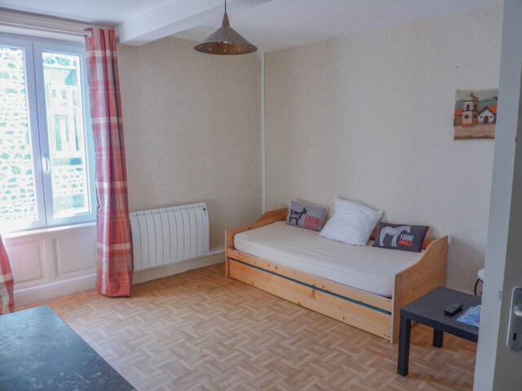 Chambre sous les toîts d'une maison en Auvergne